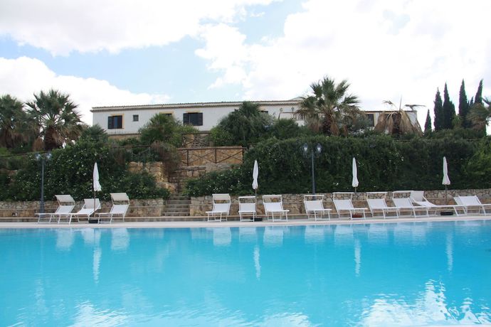 Imagen de la piscina del Hotel Don Giovanni. Foto 19