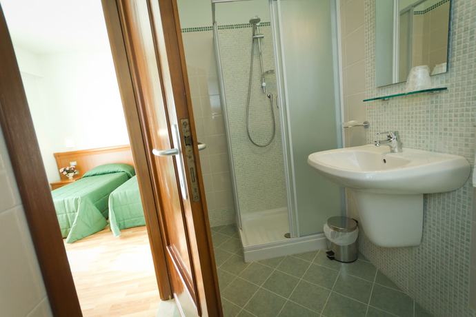 Imagen de la habitación del Hotel Donnini. Foto 7