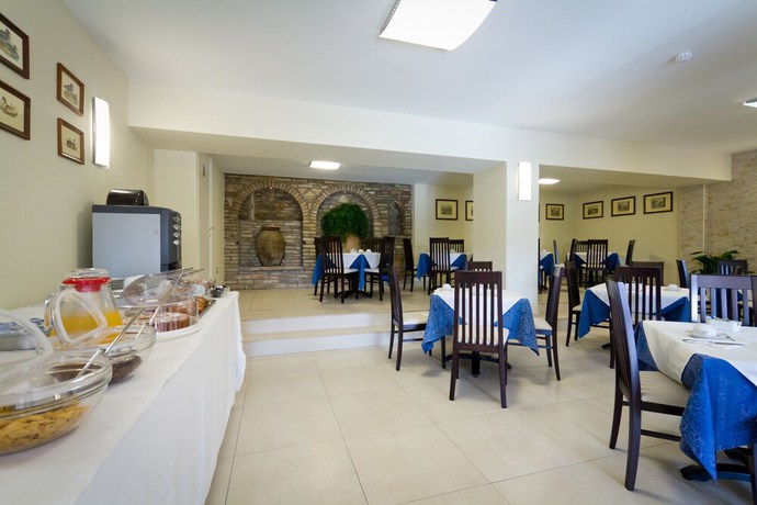 Imagen del bar/restaurante del Hotel Donnini. Foto 2
