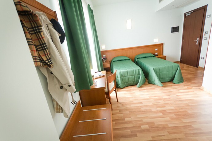 Imagen de la habitación del Hotel Donnini. Foto 9