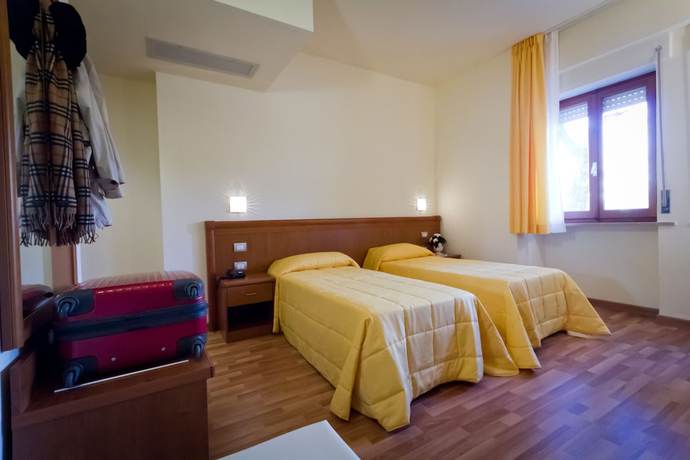 Imagen de la habitación del Hotel Donnini. Foto 10
