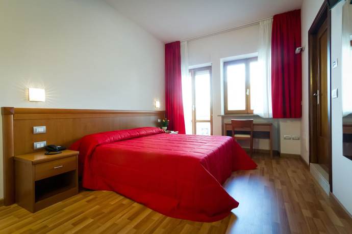 Imagen de la habitación del Hotel Donnini. Foto 12