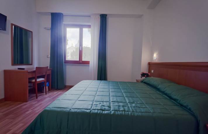 Imagen de la habitación del Hotel Donnini. Foto 16