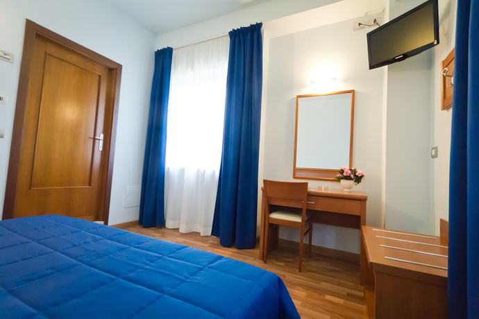 Imagen de la habitación del Hotel Donnini. Foto 17