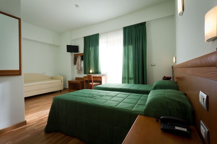 Imagen de la habitación del Hotel Donnini. Foto 18