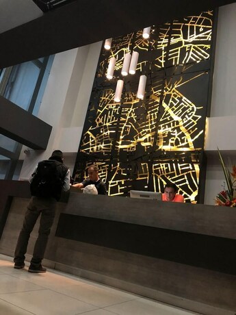 Imagen de los interiores del Hotel Doral Inn. Foto 14