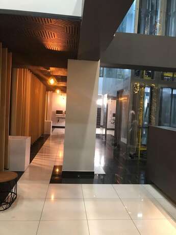 Imagen de los interiores del Hotel Doral Inn. Foto 18