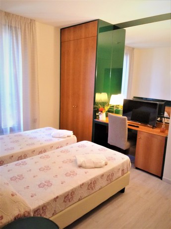 Imagen de la habitación del Hotel Dozza. Foto 5