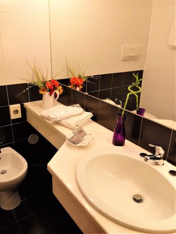 Imagen de la habitación del Hotel Dozza. Foto 7