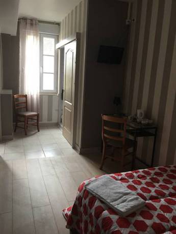 Imagen de la habitación del Hotel Du Centre - Restaurant Le P'tit Gourmet. Foto 4