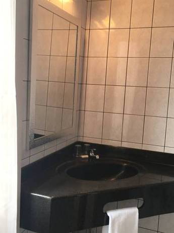 Imagen de la habitación del Hotel Du Centre - Restaurant Le P'tit Gourmet. Foto 5