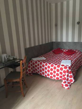 Imagen de la habitación del Hotel Du Centre - Restaurant Le P'tit Gourmet. Foto 12