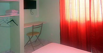 Imagen de la habitación del Hotel Du Centre, Saint-Denis. Foto 5
