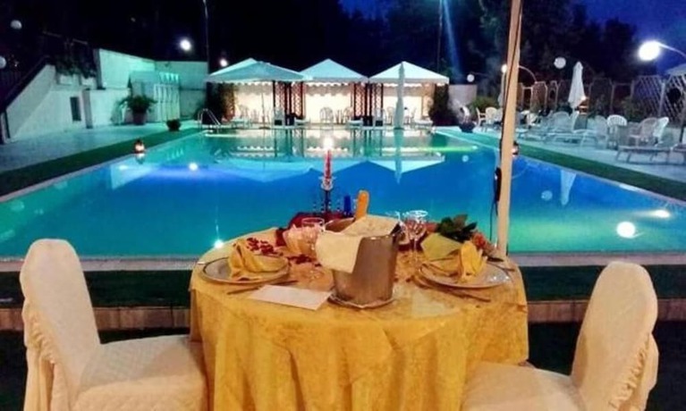 Imagen de la piscina del Hotel Du Parc, Atri. Foto 15