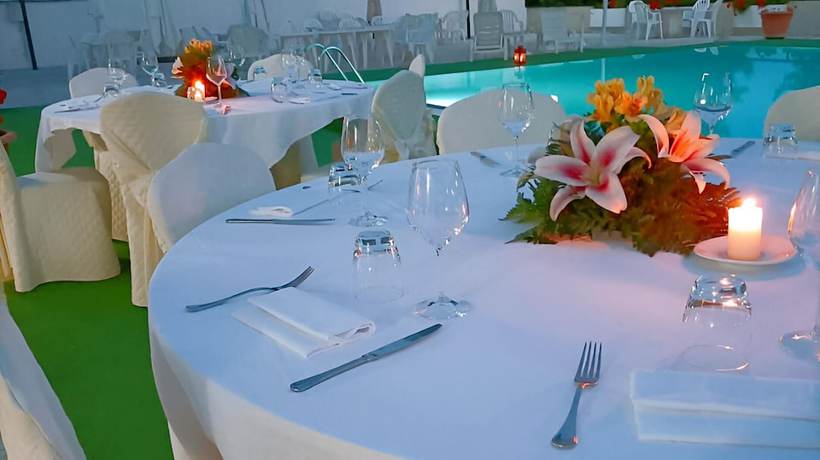 Imagen de la piscina del Hotel Du Parc, Atri. Foto 17