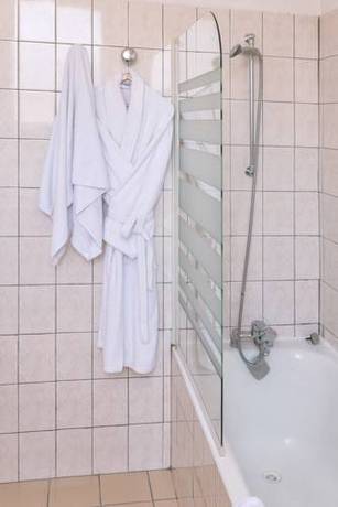 Imagen de la habitación del Hotel Du Parc, Montelimar. Foto 4