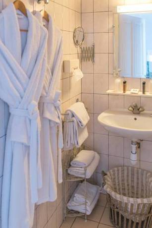 Imagen de la habitación del Hotel Du Parc, Montelimar. Foto 14