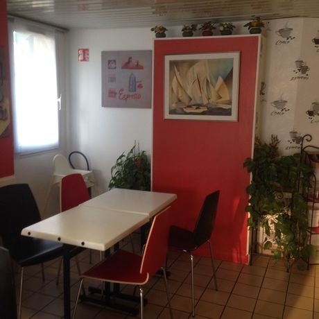 Imagen de la habitación del Hotel Du Triangle. Foto 10