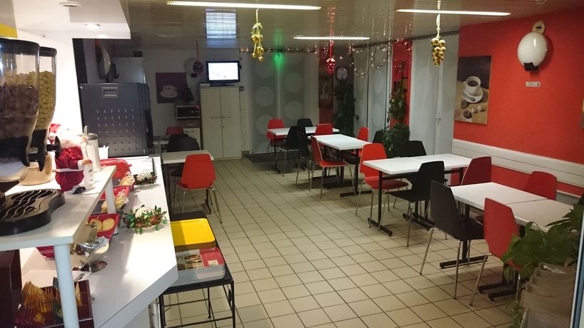 Imagen de la habitación del Hotel Du Triangle. Foto 12