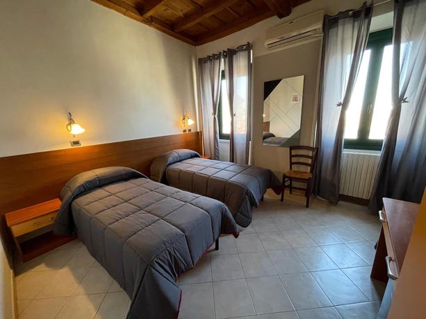 Imagen de la habitación del Hotel Duca di Tromello. Foto 13