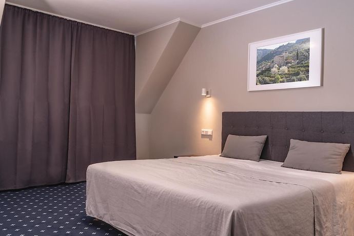 Imagen de la habitación del Hotel El Capitan. Foto 9