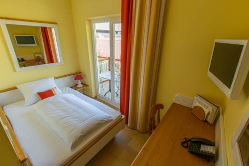 Imagen de la habitación del Hotel Elia. Foto 8