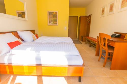 Imagen de la habitación del Hotel Elia. Foto 13