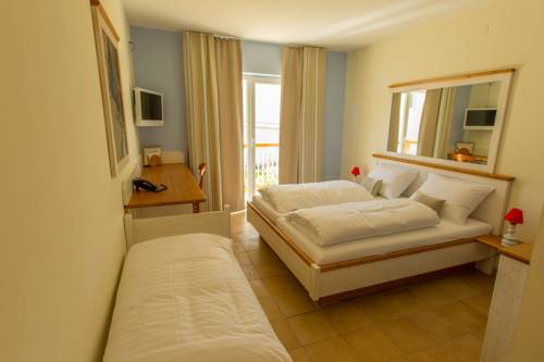 Imagen de la habitación del Hotel Elia. Foto 15