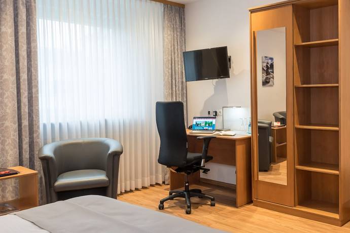 Imagen de la habitación del Hotel Elysee. Foto 4