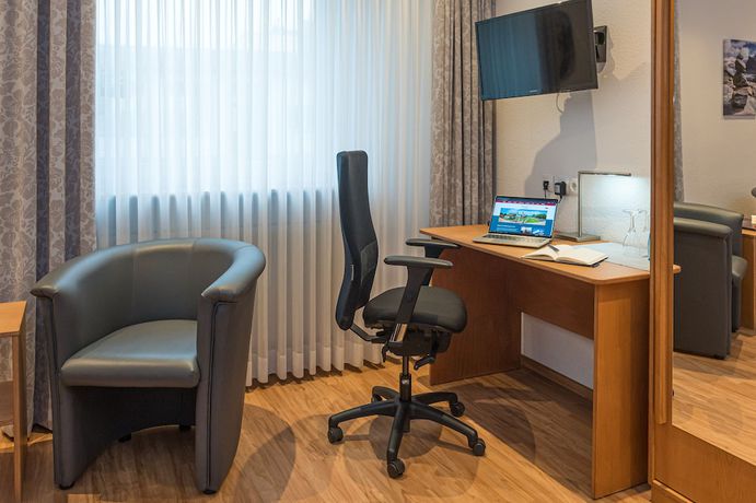 Imagen de la habitación del Hotel Elysee. Foto 5
