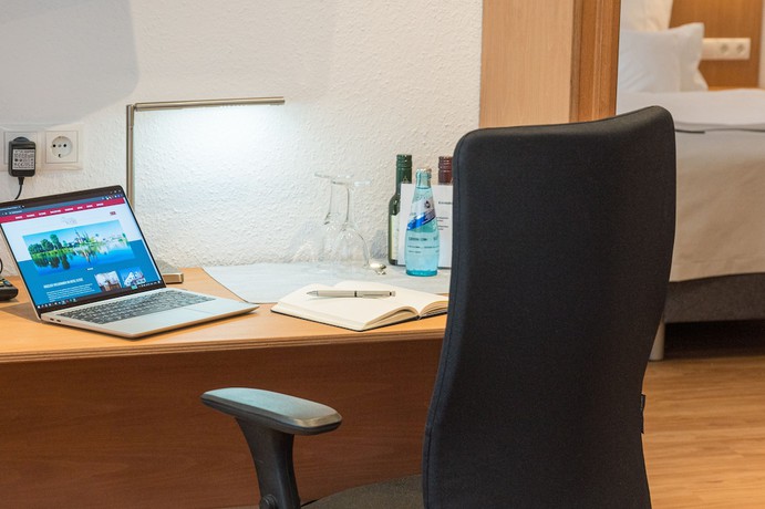 Imagen de la habitación del Hotel Elysee. Foto 7