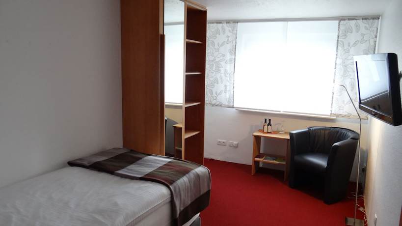 Imagen de la habitación del Hotel Elysee. Foto 9
