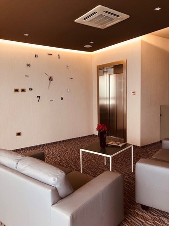 Imagen de los interiores del Hotel Enjoy. Foto 15