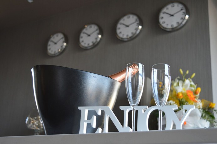 Imagen de los interiores del Hotel Enjoy. Foto 16