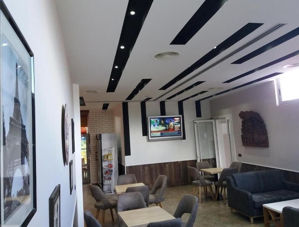 Imagen de los interiores del Hotel Erandi. Foto 12