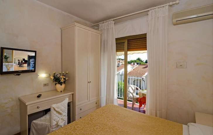 Imagen de la habitación del Hotel Euromar. Foto 16