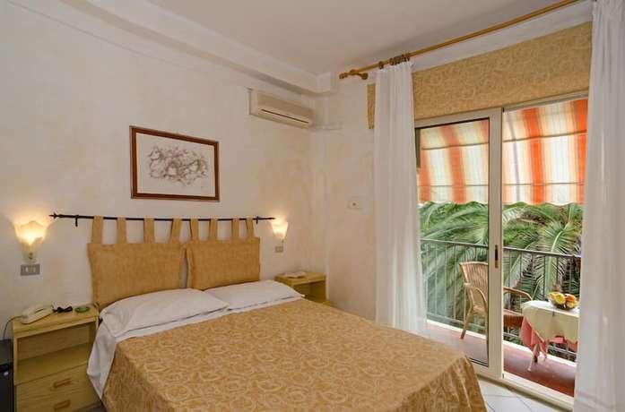 Imagen de la habitación del Hotel Euromar. Foto 18