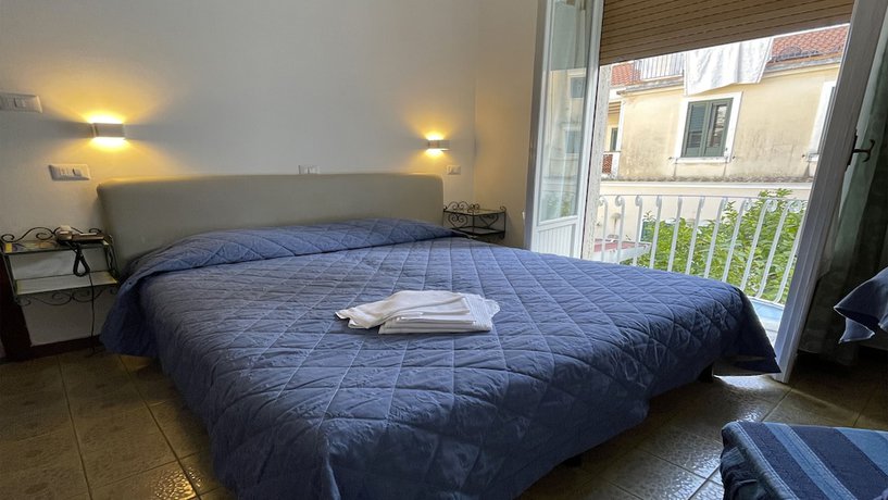 Imagen de la habitación del Hotel Europa. Foto 9