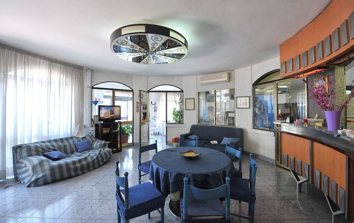 Imagen de los interiores del Hotel Europa. Foto 18