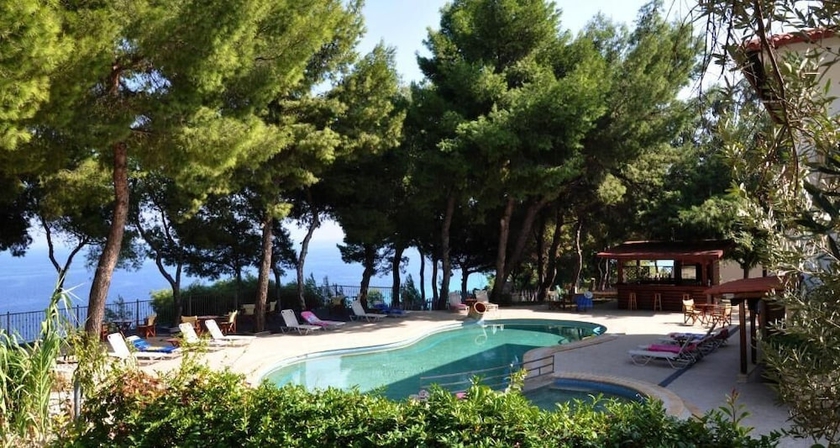 Imagen de la piscina del Hotel Evripidis. Foto 7