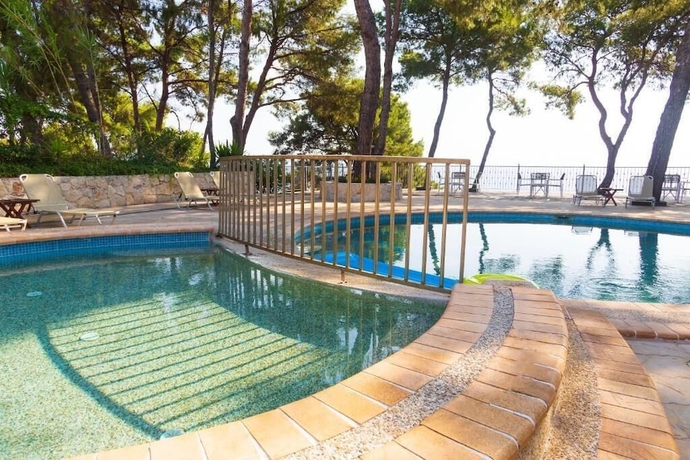 Imagen de la piscina del Hotel Evripidis. Foto 8