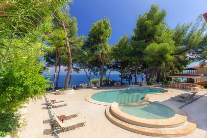 Imagen de la piscina del Hotel Evripidis. Foto 10