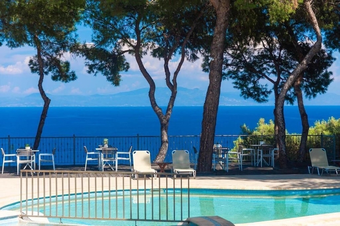 Imagen de la piscina del Hotel Evripidis. Foto 11