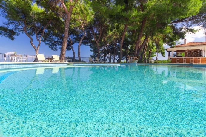 Imagen de la piscina del Hotel Evripidis. Foto 12