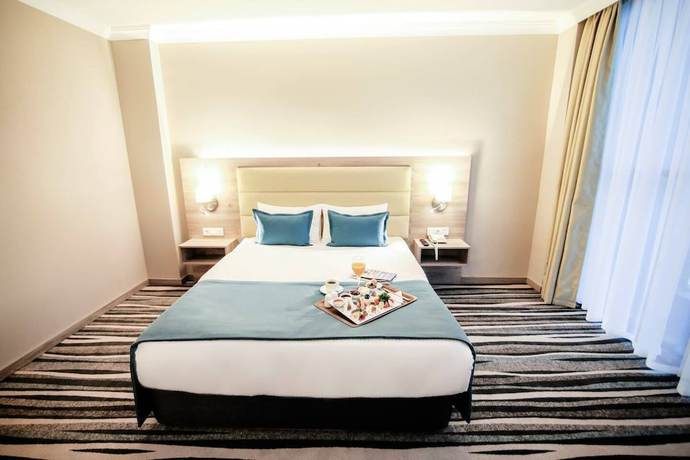 Imagen de la habitación del Hotel Excellence Inn. Foto 10