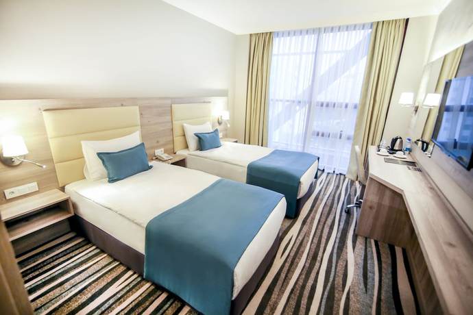 Imagen de la habitación del Hotel Excellence Inn. Foto 13