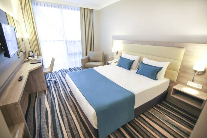 Imagen de la habitación del Hotel Excellence Inn. Foto 16