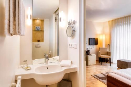 Imagen de la habitación del Hotel F-RITZ. Foto 6