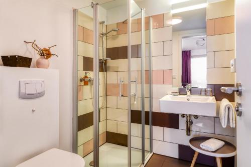 Imagen de la habitación del Hotel F-RITZ. Foto 7