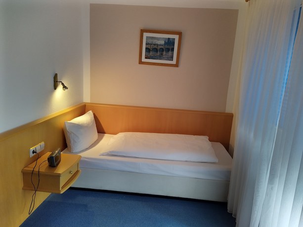 Imagen de la habitación del Hotel Faller. Foto 10